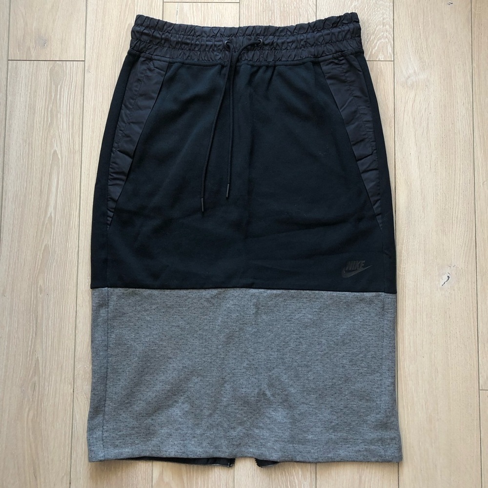 Nike Tech Zipper Slit Midi Pencil Skirt in Black & Gray Women’s Size Small